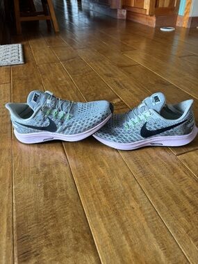 Nike Women’s Light Gray Knit Running Sneakers with Black Swoosh